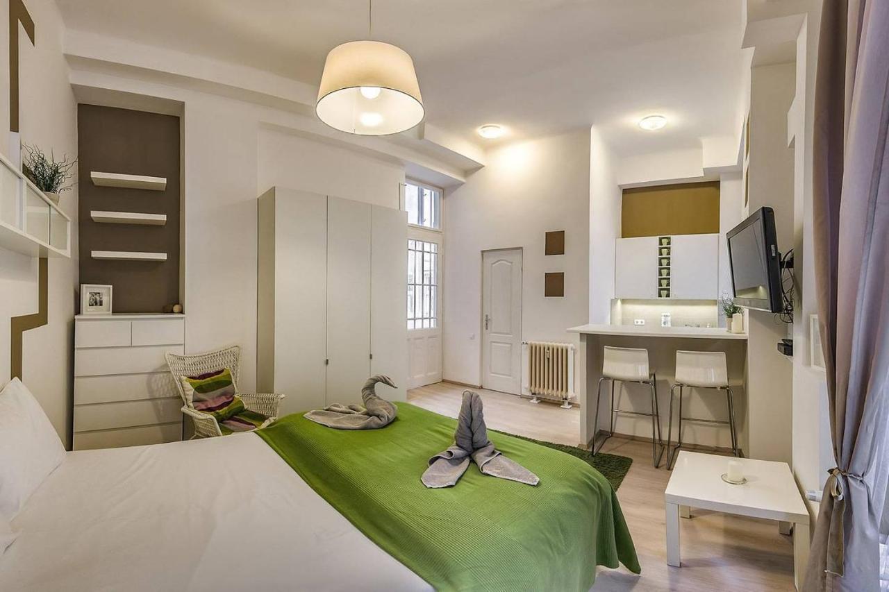 Holiday home Your Frisky In The Iconic Vaci Street *