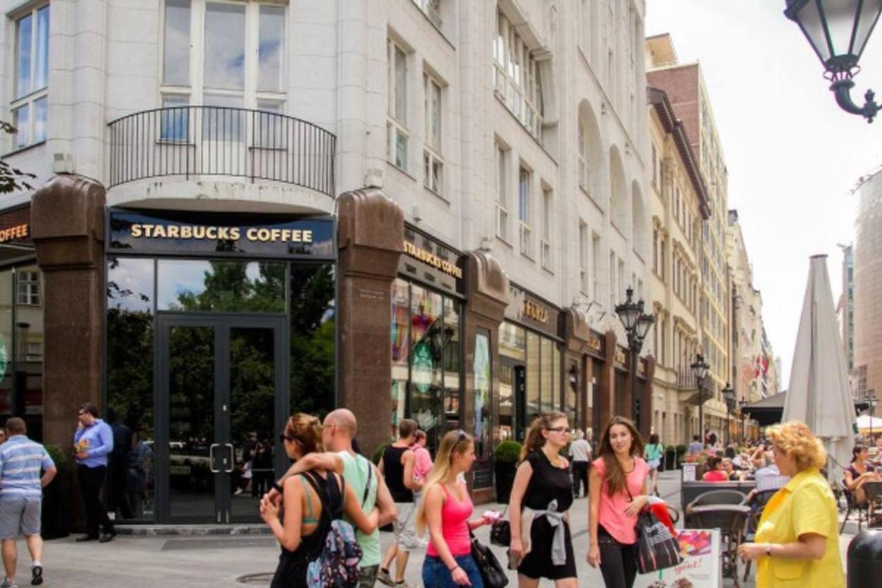 Your Frisky In The Iconic Vaci Street Holiday home Budapest