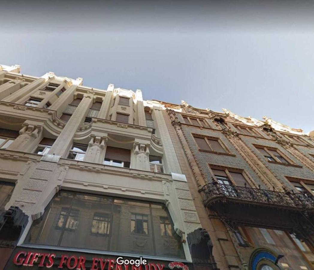 Your Frisky In The Iconic Vaci Street Holiday home Budapest